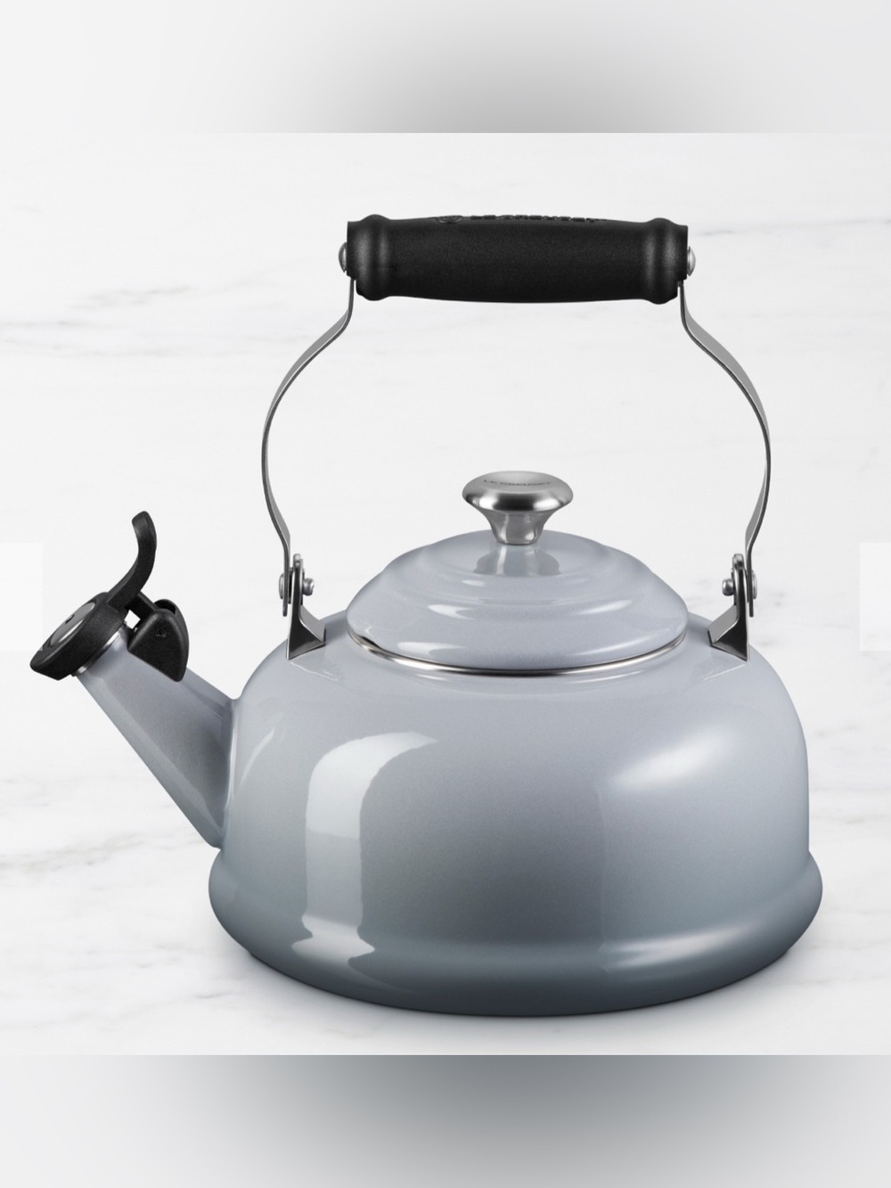 Le Creuset Le Creuset Classic Whistling Tea Kettle - French Grey 1.6L